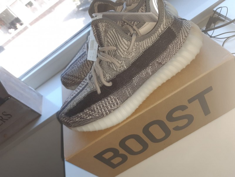 yeezy Boost 350 v2 zyon