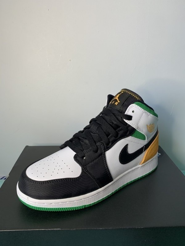 jordan 1 mid chicago white toe